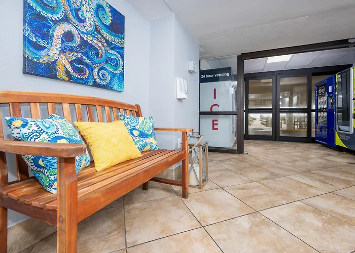 Apartment Island Winds East 804